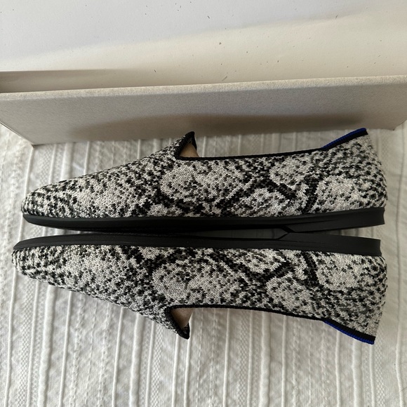 NWB Rothy’s (almond pointed) The Almond Loafer Size 5.5 Python Women’s Flats - Picture 3 of 7